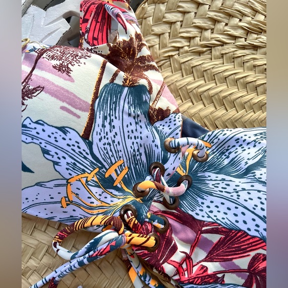 🌸🌴 MAAJI 🌴🌸 TROPICAL REVERSIBLE BIKINI TOP - Picture 6 of 13